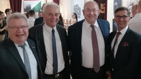 Török György, a Magyar- Szerb Kereskedelmi és Iparkamara elnöke; Szabó Géza, a BMKIK  alelnöke; Pásztor István, a Vajdaság Autonóm Tartomány Képviselőháza elnöke; Szikszai Csaba, a BMKIK külgazdasági osztályvezetője