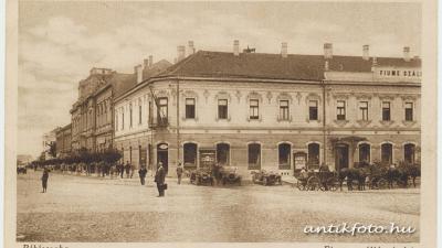 A Szent István tér 1926-ban: a macskakővel burkolt úttesten könnyedén közlekedhettek a gyalogosok, a lovas kocsik és automobilok is (Tuska János magángyűjteményéből)
