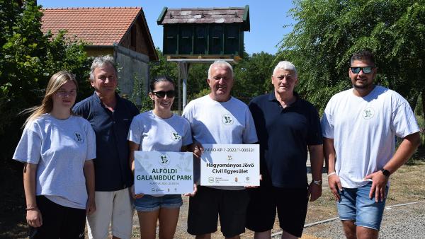 Megnyílt az Alföldi Galambdúc Park a Meteor Vendégház zöldövezetében – behir.hu/Such Tamás