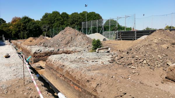 Még zajlik a stadion mögötti beruházás – (Fotó: Hidvégi Dávid/behir.hu)