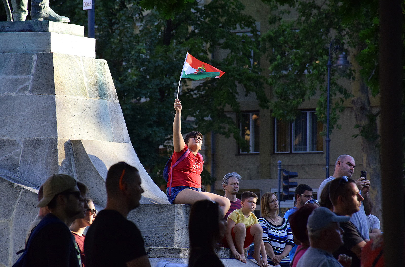 A Mi Hazánk Mozgalom a rezsimegszorítások ellen tüntet a Kossuth téren – Fotó: behir.hu/Such Tamás