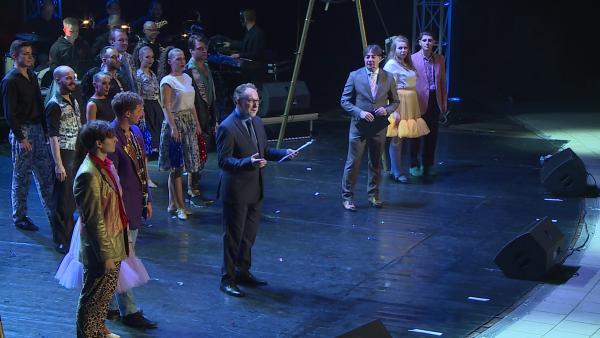 Gála és díjátadó a Szarvasi Vízi Színházban (fotó: behir.hu)