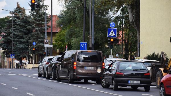 Dugó a Bánszki utcán – Fotó: behir.hu/Such Tamás