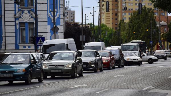 Dugó a Bánszki utcán – Fotó: behir.hu/Such Tamás