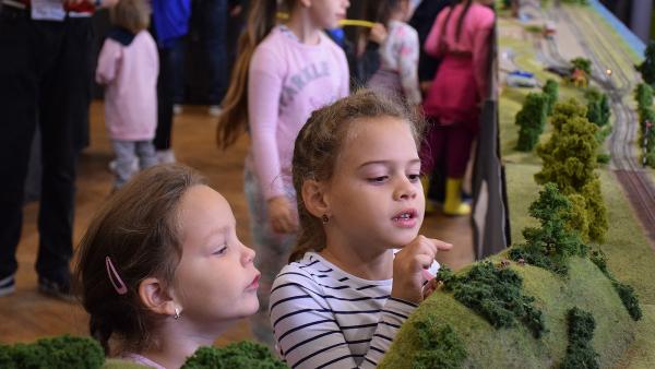 A 18. Nemzetközi Vasútmodell Kiállítás és Mozdonyparádén – Fotó: behir.hu/Such Tamás