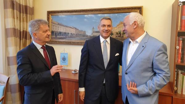 Szarvas Péter, Lázár János és Herczeg Tamás a békéscsabai városházán (fotó: Herczeg Tamás facebook oldala)