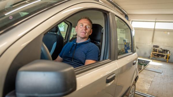 Mestervizsgára készülnek az autószerelők. Fotó:  Fotó: Pintér Vince/BMKIK.