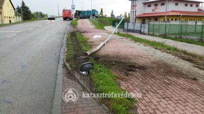 Villanyoszlopot döntött ki egy teherautó Mezőberényben 2022.10.01.-jén. Forrás: bekes.katasztrofavedelem.hu