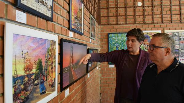 Puzzle képkiállítás a Lencsési Közösségi Házban – Fotó: behir.hu/Such Tamás