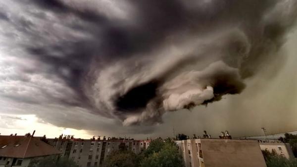 Pécsi Tímea fotója a szupercelláról Orosháza felett. Forrás: idpkep.hu