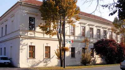 Az egykori algimnázium épülete napjainkban (forrás: csabaihazak.blog.hu)