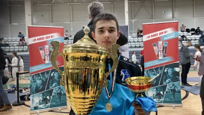 Petrovszki Áron az újoncoknál és a serdülőknél is első helyen végzett (Fotó: Alföld Vívó Akadémia)