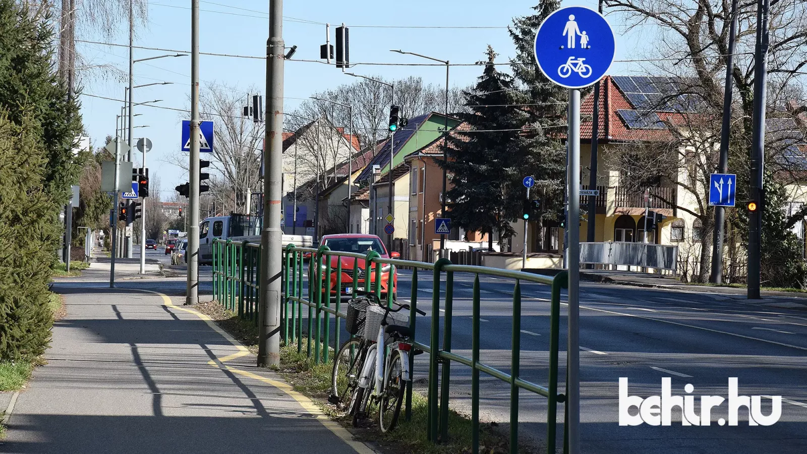 A békéscsabai Bánszki utca gyalog- és kerékpárútja – Fotó behir.hu/Such Tamás