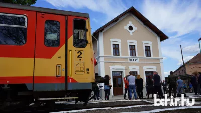 Átadták a felújított okányi vasútállomást - (Fotó: Hidvégi Dávid/behir.hu)