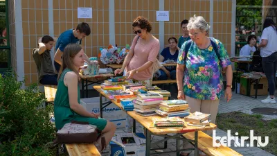 Könyvbörze a Békés Megyei Könyvtár szervezésében 2023.05.20.-án. Fotó: behir.hu/Varga Diána