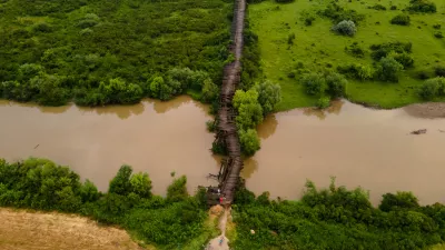 A megrongálódott gyulavarsándi híd. Fotó: KÖVIZIG