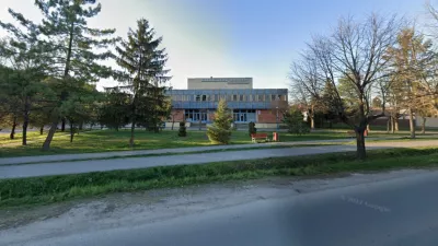 A tótkomlósi művelődési központ. Fotó: Google Streetview
