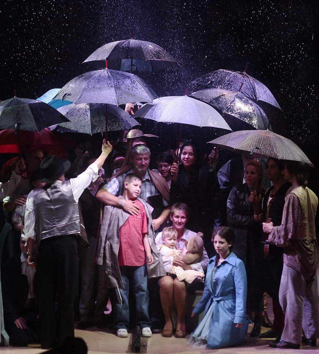 A Békéscsabai Jókai Színház La Mancha lovagja című darabjának a záróképe
