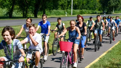 Biciklilakat parádé Mezőhegyesen, 2023.09.01.-jén. Forrás: Mezőhegyes Város Önkormányzata