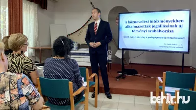 Dr. Kozák András előadása a fórumon (fotó: behir.hu)