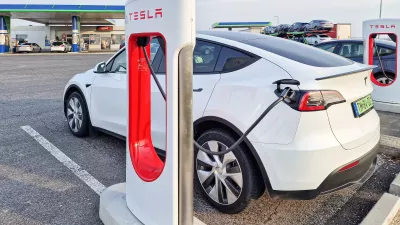 Tesla supercharger. Fotó forrása: villanyautosok.hu