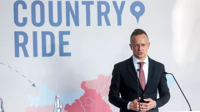 Szijjártó Péter külgazdasági és külügyminiszter beszédet mond a Joint Venture Szövetség (JVSZ) rendezvényén Pécsen 2023. november 6-án. MTI/Kiss Dániel