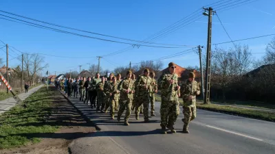 Katonák futottak a békéért Fotó forrás: newjsag.hu