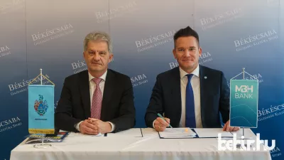 Szarvas Péter, Békéscsaba polgármestere, valamint Puskás András, az MBH Bank vezérigazgató-helyettese március 6-án, miután aláírták a szerződést (fotó: Szabó Richárd / behir.hu)