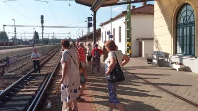 Békéscsabai városvédők a vasútállomáson – Fotó: Mészáros Zsuzsa