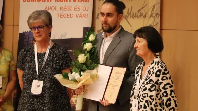 Juhász Zoltán, a Békés Megyei Könyvtár igazgatója elnyerte  Év fiatal Könyvtárosa Díj Különdíjat. Forrás: Békés Megyei Könyvtár/Facebook