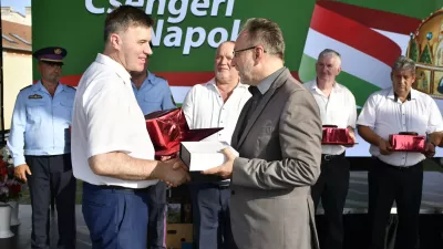 Nemzeti ünnepünk alkalmából „Csenger Város Díszpolgára” címmel tüntették ki Fekete Pétert, korábbi kultúráért felelős államtitkárt, a Nemzeti Cirkuszművészeti Központ főigazgatóját (Fotó: Kákos Dávid)