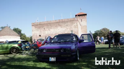 Autócsodák mutatták meg magukat a gyulai vár tövében