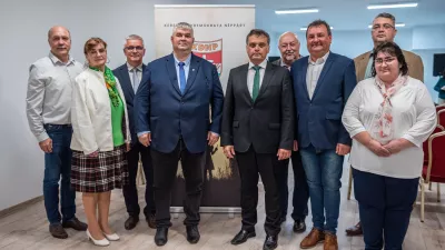 Tisztújítás a KDNP Békés vármegyei szervezeténél, a képen (b.-j.) Schriffert Béla, Balogh Károlyné, Szebellédi Zoltán, Bálint József, dr. Latorczai Csaba, Dr. Pálmai Tamás, Mazán Attila, Polgár Zoltán, Szeverényi Attiláné